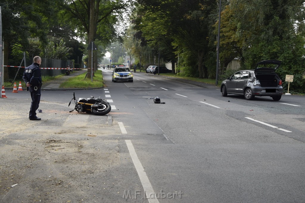 Schwerer Krad PKW Unfall Koeln Muelheim Am Springborn Cottbuserstr P011.JPG - Miklos Laubert